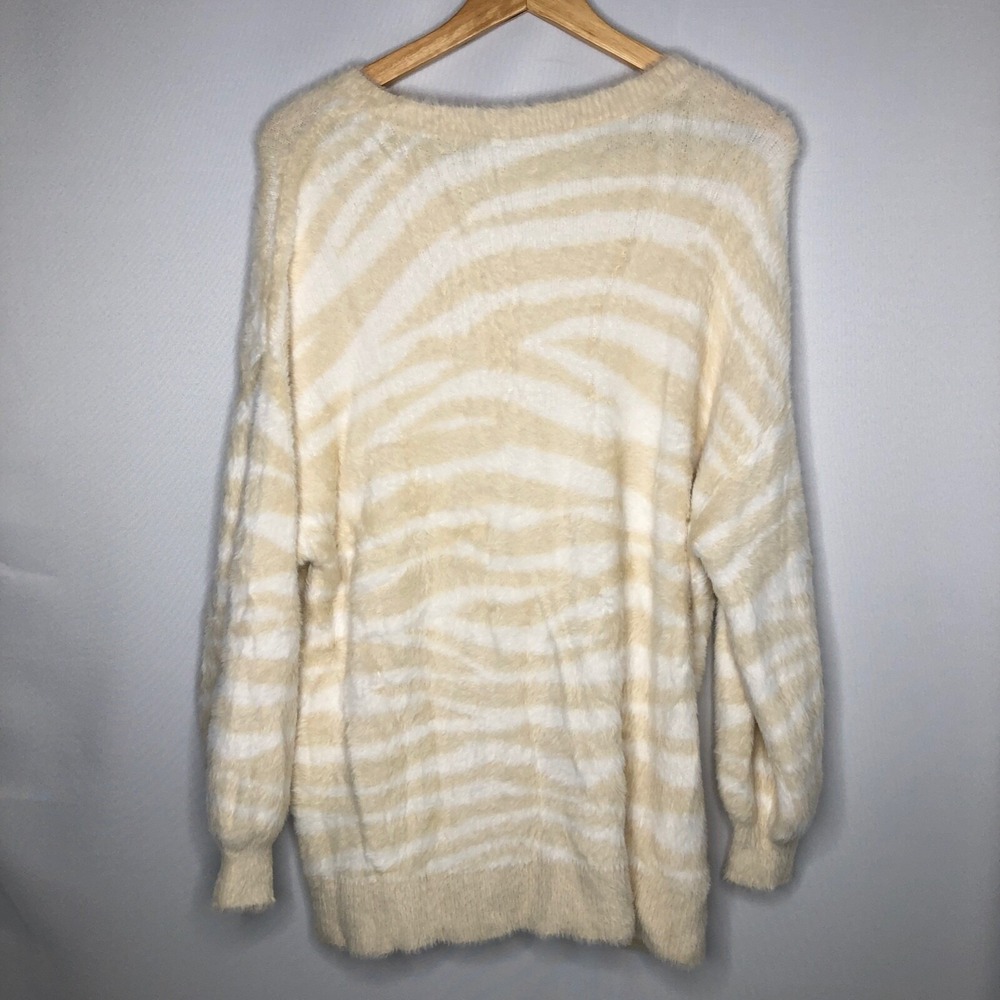 Loft Plus Sweater Womens 16/18 Cream Zebra Animal Print Eyelash Fuzzy Knit W120 - Picture 2 of 5